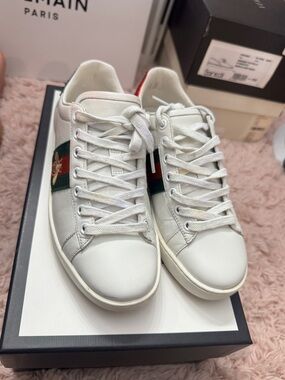 Gucci White Leather Sneakers with Green & Red Web Stripe
